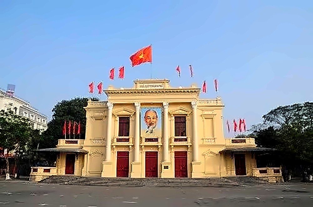 CHẠM 2026 — Lịch Trình 3 Ngày 2 Đêm Tại Hải Phòng Mừng 15 Năm T.Kim Yoga 18 Nhà hát Lớn Hải Phòng - công trình kiến trúc trên 100 năm tuổi, biểu tượng của thành phố Hoa Phượng Đỏ