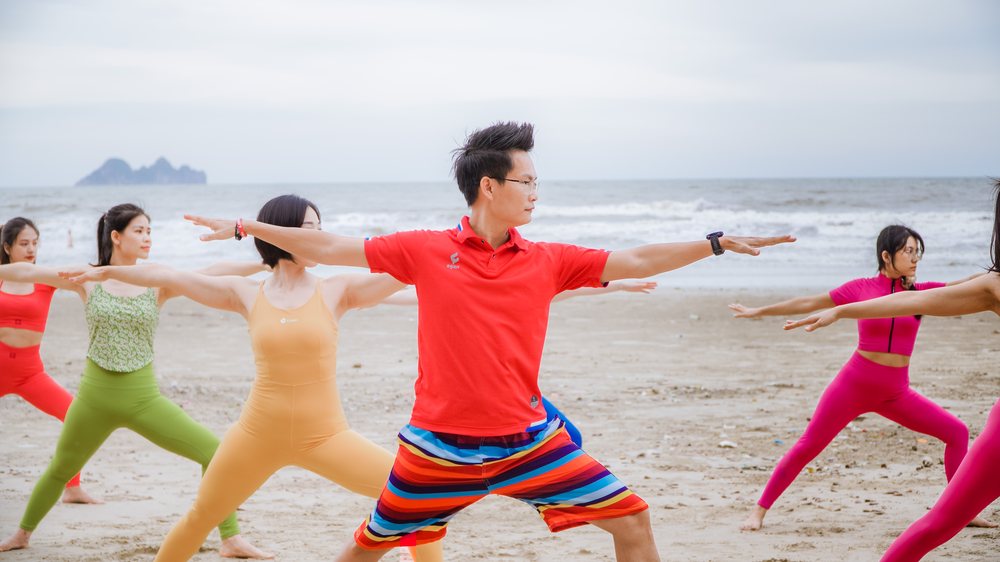 Quy Trình Dạy Yoga Online Hiệu Quả: 8 Nguyên Tắc Chuyên Nghiệp Từ Nhà Đào Tạo Đặng Kim Ba 7 Nhà đào tạo Đặng Kim Ba dẫn lớp Yoga và hướng dẫn kỹ thuật cho học viên