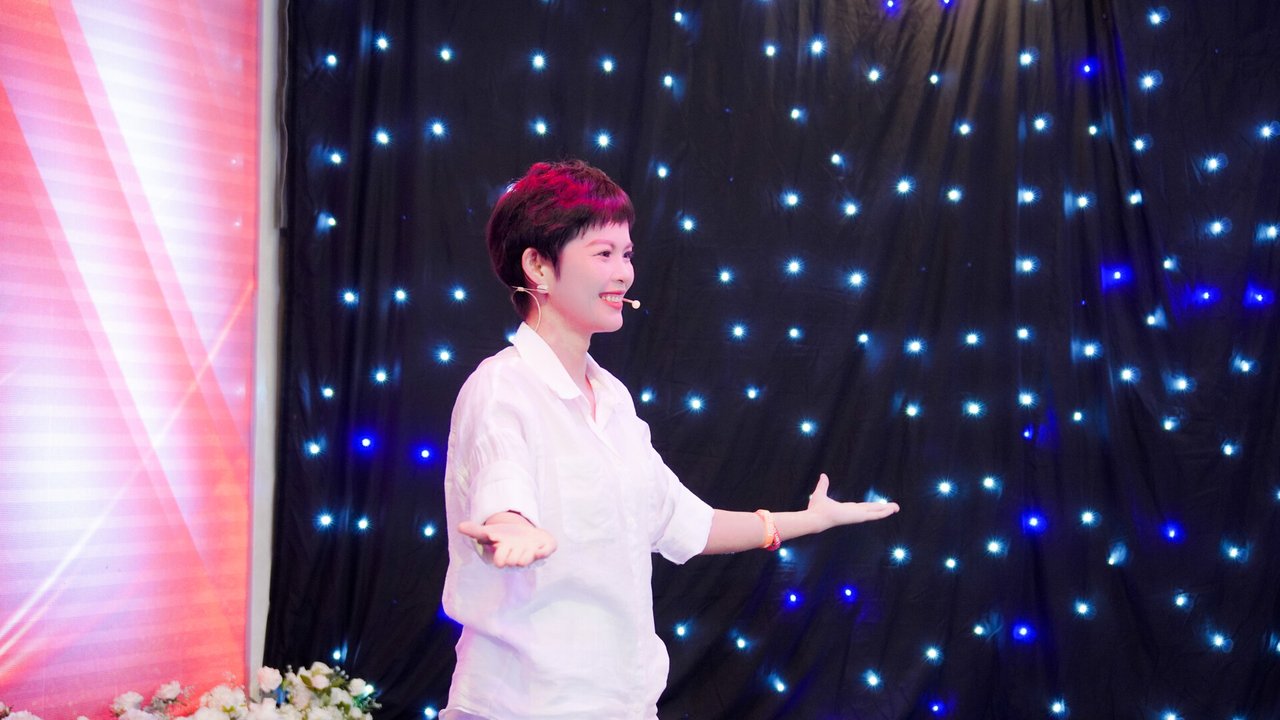 Yoga Face Là Gì, Có Tác Dụng Gì? Góc Nhìn Chuyên Gia Thuỳ Linh Yoga 8 HLV Nguyễn Thuỳ Linh, chuyên gia Yoga Face và giải phẫu ứng dụng, chia sẻ tại workshop Học viện Yoga T.Kim