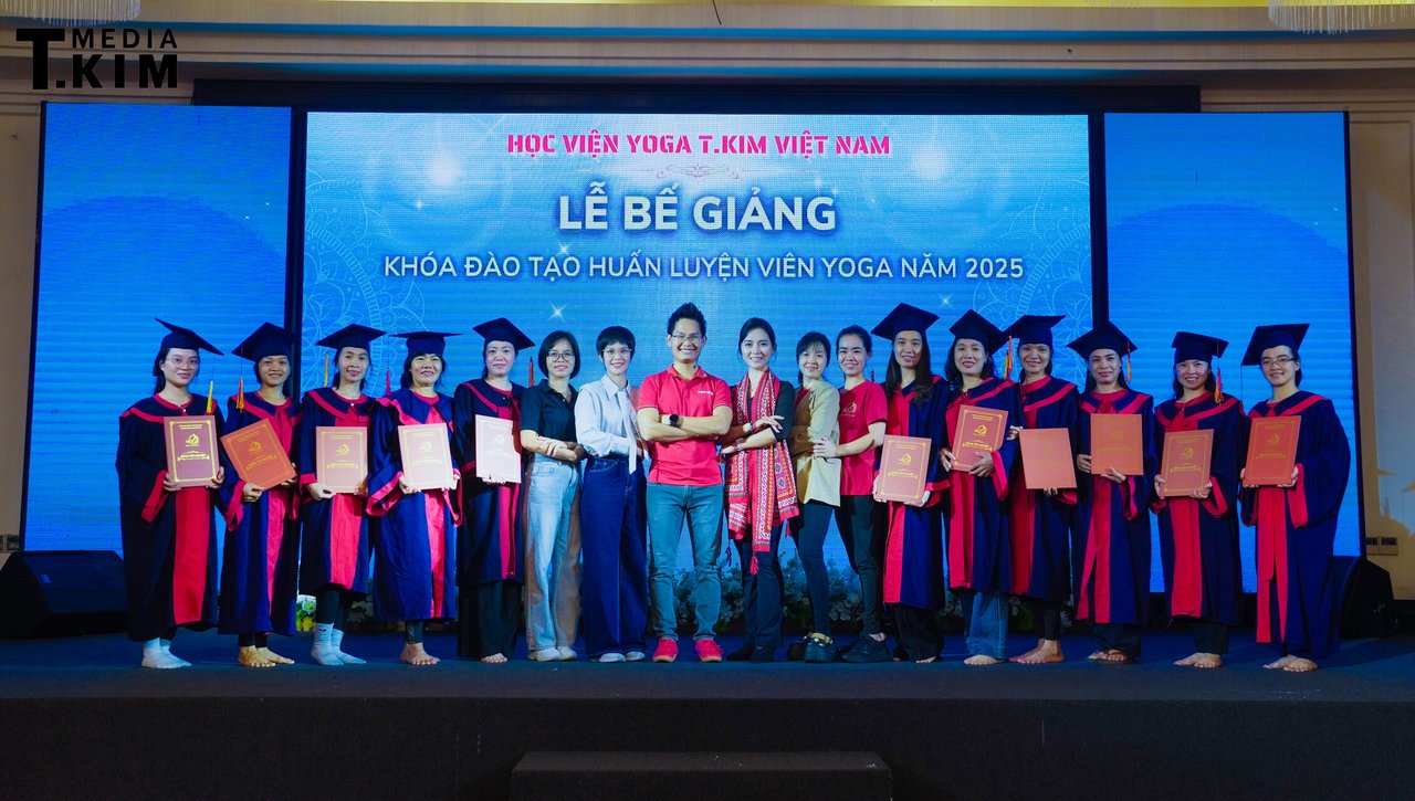 Học Yoga Giỏi Chưa Đủ Để Làm Huấn Luyện Viên: 5 Điều Quyết Định Bạn Trụ Được Với Nghề 8 Lễ bế giảng khoá đào tạo Huấn luyện viên Yoga năm 2025 của Học viện Yoga T.Kim Việt Nam, học viên nhận bằng tốt nghiệp