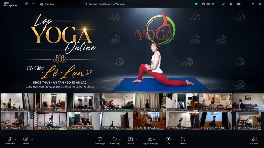 Cô Lê Lan đứng lớp Yoga online qua Zoom tại Học viện Yoga T.Kim Việt Nam