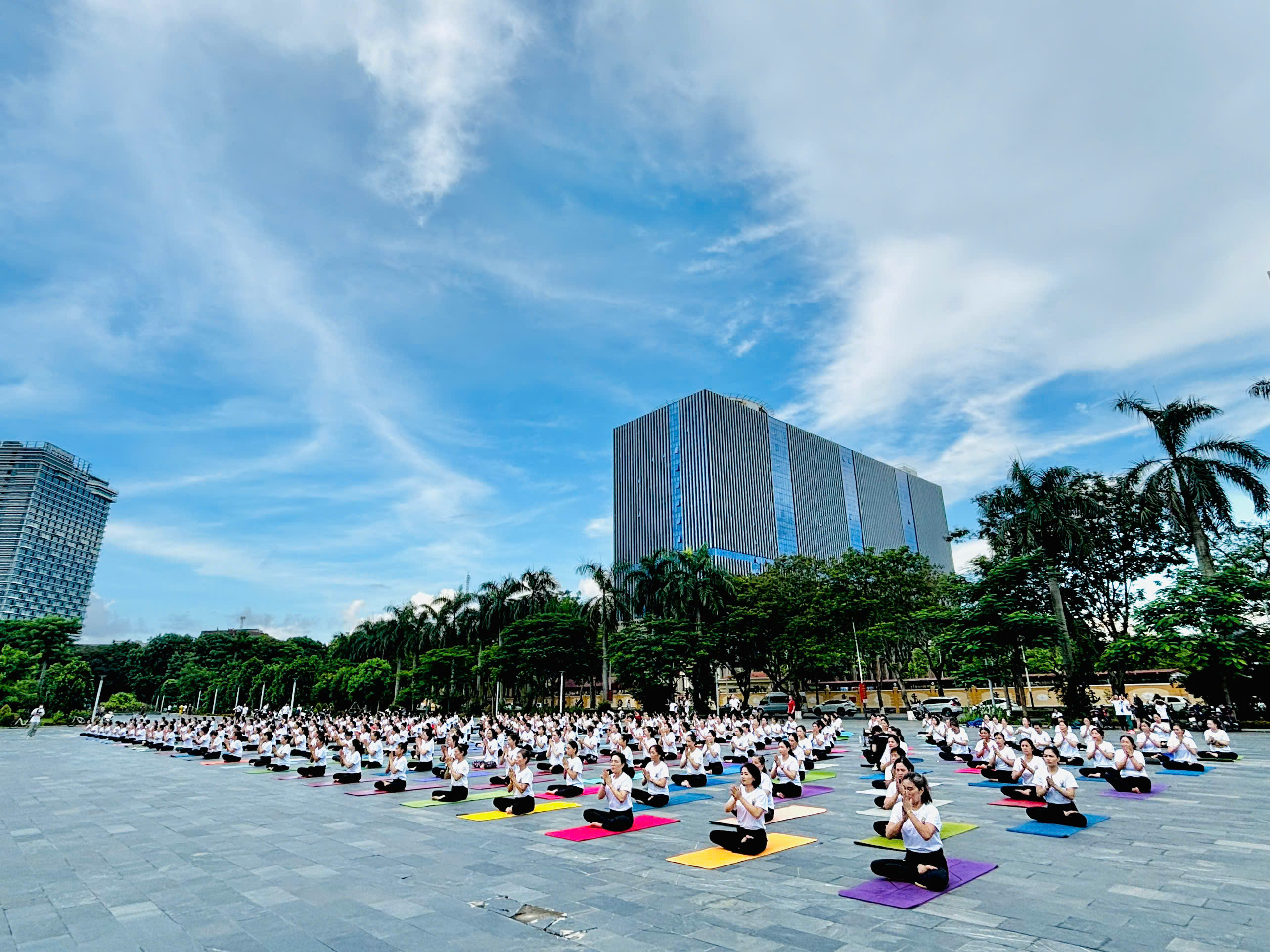 Sở Ngoại Vụ Hải Phòng Mời Các CLB Yoga Chung Tay Chuẩn Bị Ngày Quốc Tế Yoga 2026 7 Hàng trăm người tập Yoga tại sự kiện Ngày Quốc tế Yoga Hải Phòng 2025
