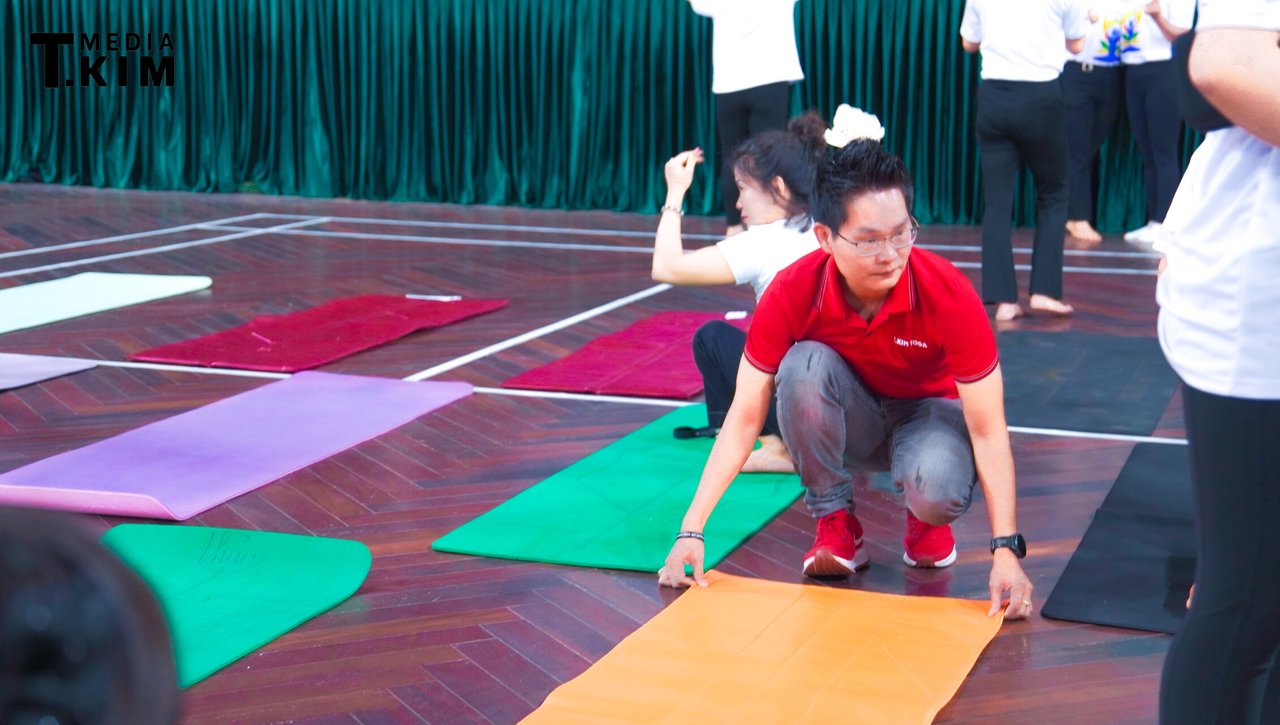 Học Yoga Giỏi Chưa Đủ Để Làm Huấn Luyện Viên: 5 Điều Quyết Định Bạn Trụ Được Với Nghề 7 Giảng viên căn chỉnh thảm và định tuyến tại khoá đào tạo Huấn luyện viên Yoga Học viện T.Kim