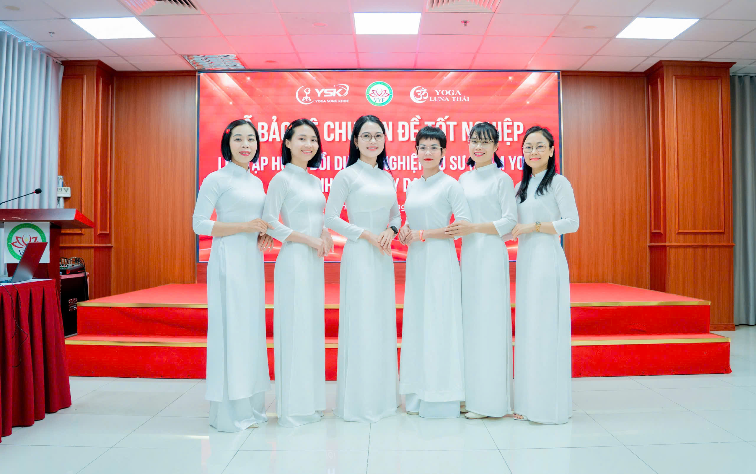 Thuỳ Linh Yoga Hoàn Thành Lớp Bồi Dưỡng Nghiệp Vụ Sư Phạm Yoga Cho Thầy Dạy Yoga 8 Học viên lớp tập huấn bồi dưỡng nghiệp vụ sư phạm Yoga báo cáo chuyên đề tốt nghiệp