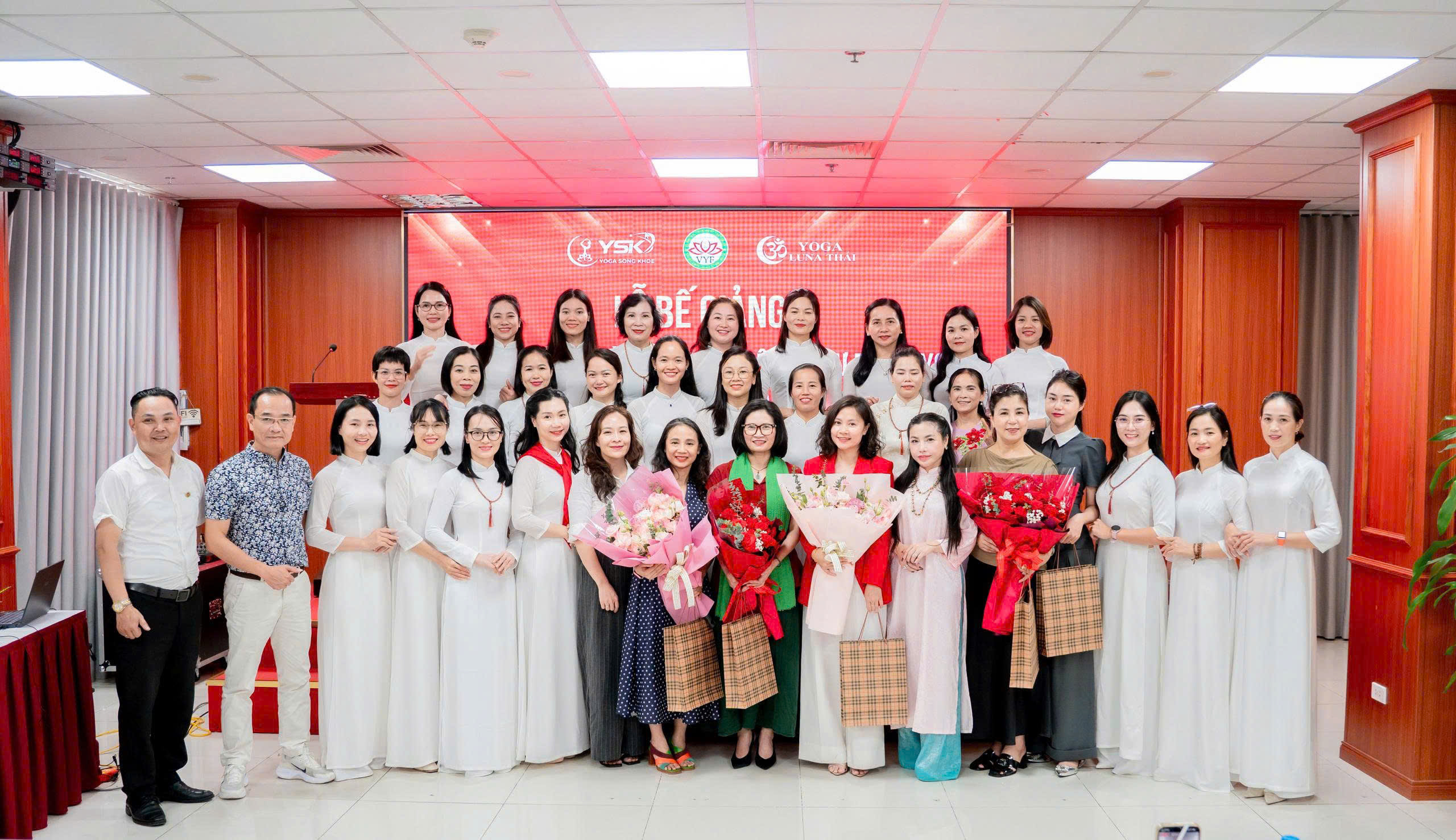 Thuỳ Linh Yoga Hoàn Thành Lớp Bồi Dưỡng Nghiệp Vụ Sư Phạm Yoga Cho Thầy Dạy Yoga 7 Lễ bế giảng lớp tập huấn sư phạm Yoga có lãnh đạo Liên đoàn Yoga Việt Nam