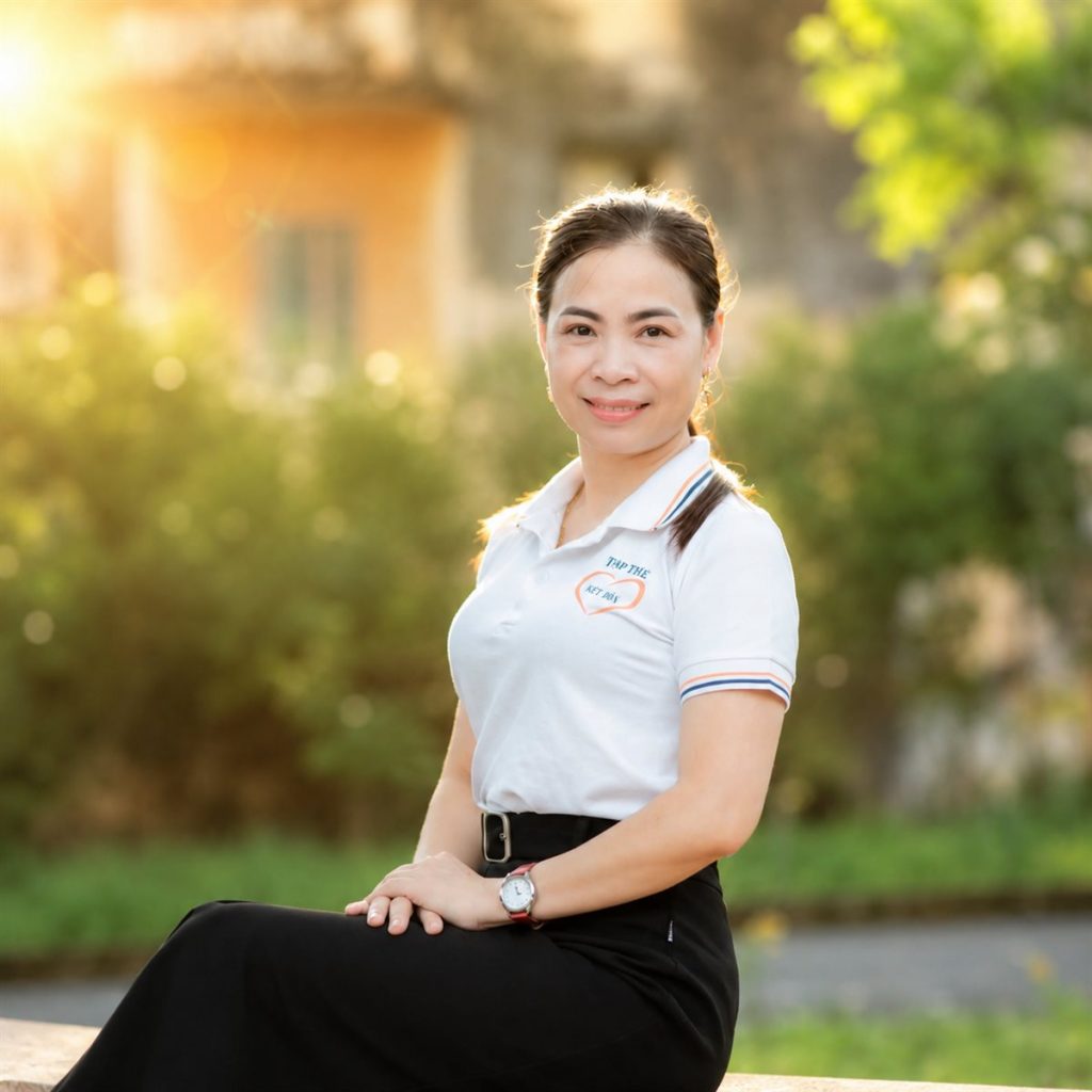 Tuyết Anh (HLV Yoga Nguyễn Thị Tuyết) — HLV Yoga trị liệu cột sống, cổ vai gáy · Tốt nghiệp khoá HLV Yoga 200H Học viện Yoga T.Kim Việt Nam 2025