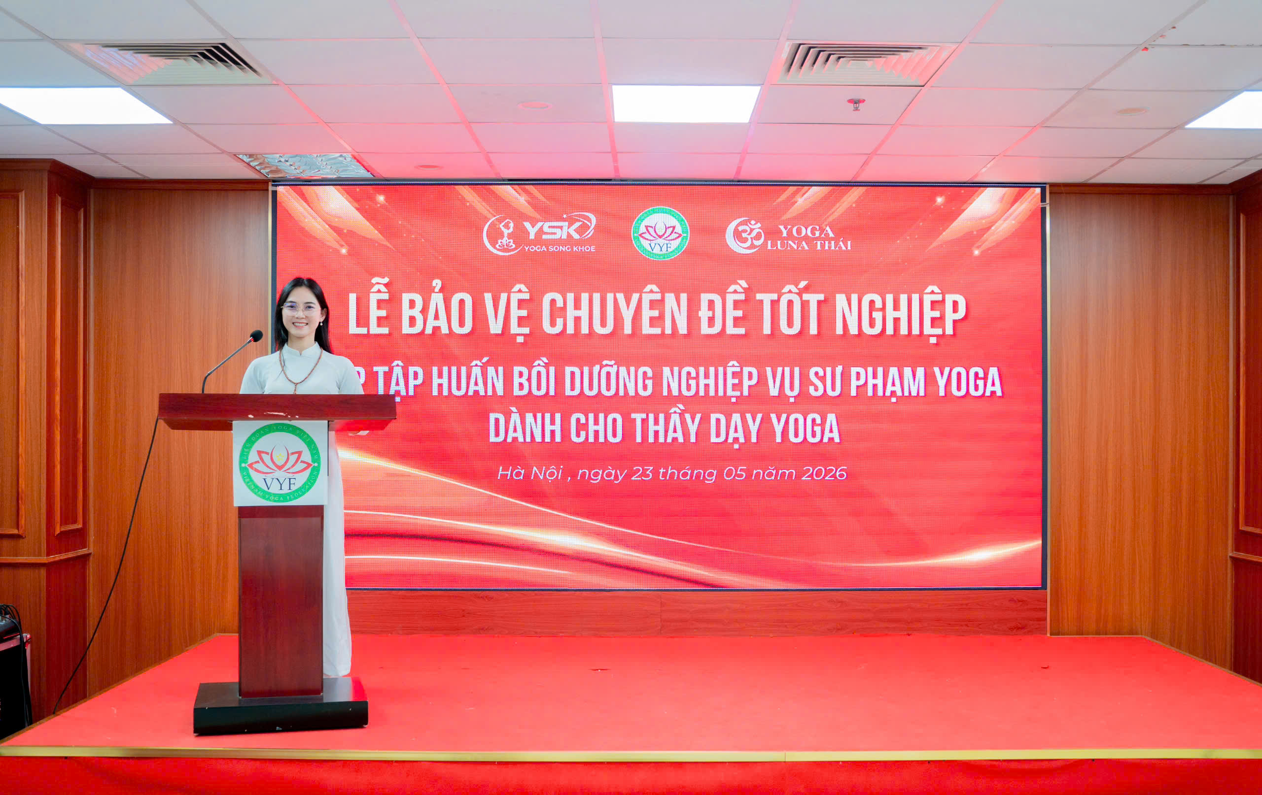 Vũ Ngọc Anh — Á Hoàng Yoga Việt Nam Hoàn Thành Khoá Tập Huấn Sư Phạm Dành Cho Thầy Dạy Yoga 8 Vũ Ngọc Anh tại lễ bảo vệ chuyên đề Liên đoàn Yoga Việt Nam