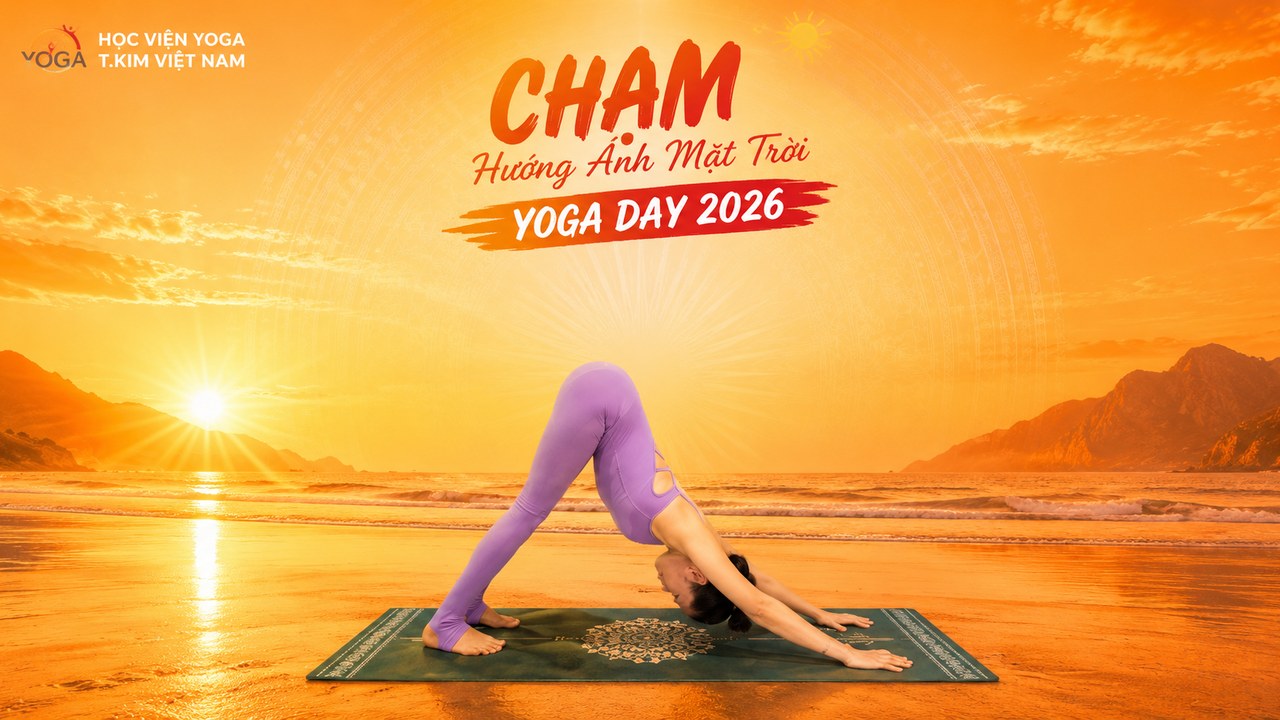 Tư thế Yoga Chào Mặt Trời lúc bình minh hưởng ứng Ngày Quốc tế Yoga 2026 tại Học viện Yoga T.Kim