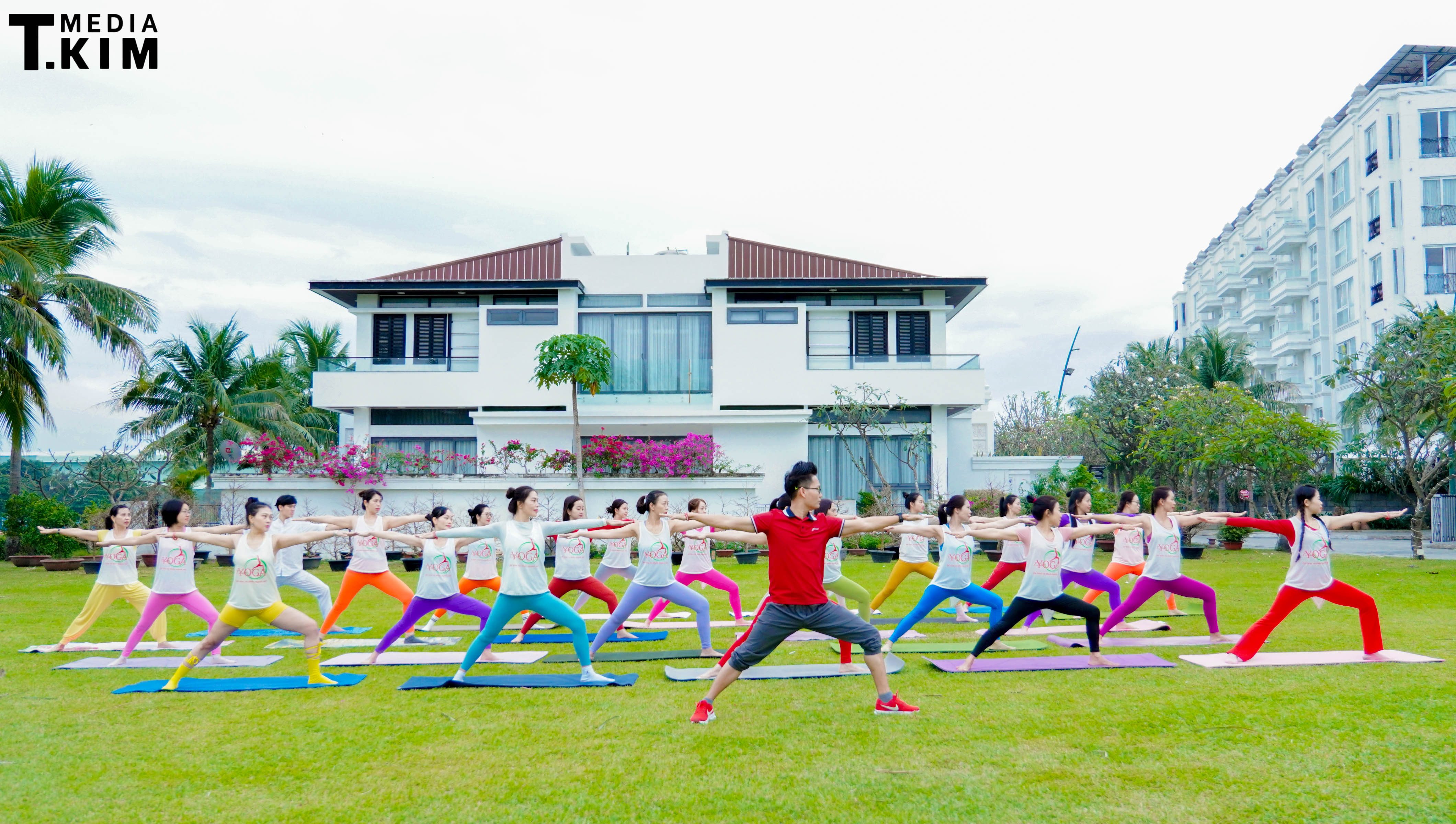 Ngày Quốc Tế Yoga 21/06 Tại T.Kim Yoga — Khi 15 Năm Hướng Ánh Mặt Trời Hoà Cùng Cộng Đồng Toàn Cầu 6 Ngày Quốc tế Yoga 21/06 tại T.Kim Yoga - cộng đồng học viên 'Hướng Ánh Mặt Trời'