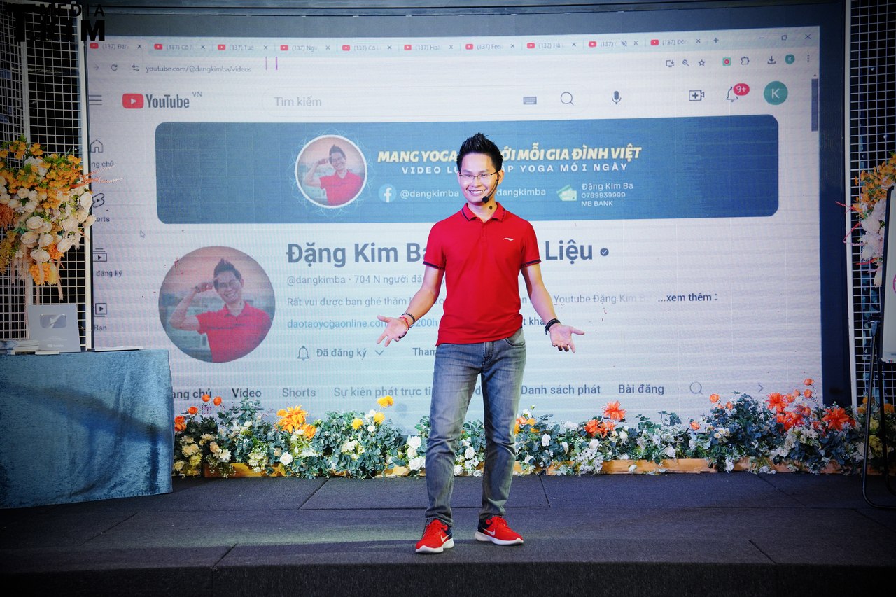 Workshop Ứng Dụng AI cho HLV Yoga tại Hải Phòng 26/07/2026: Một ngày để Google và ChatGPT gọi tên bạn 7 Diễn giả Đặng Kim Ba chia sẻ trên sân khấu workshop ứng dụng AI cho HLV Yoga