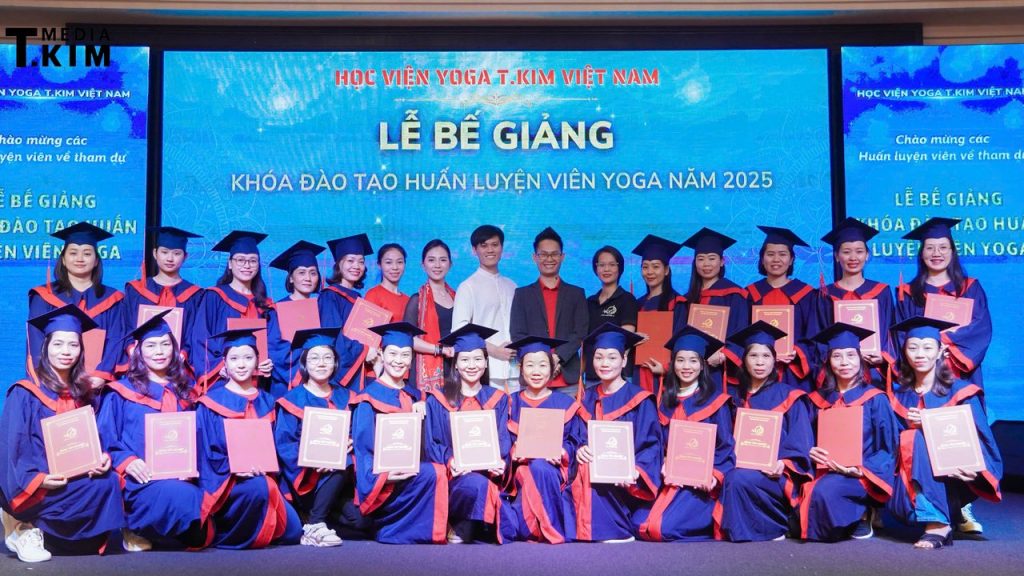 Nguyễn Đức Trung tham dự buổi huấn luyện chuyên sâu dành cho giáo viên Yoga tại Học viện T.Kim