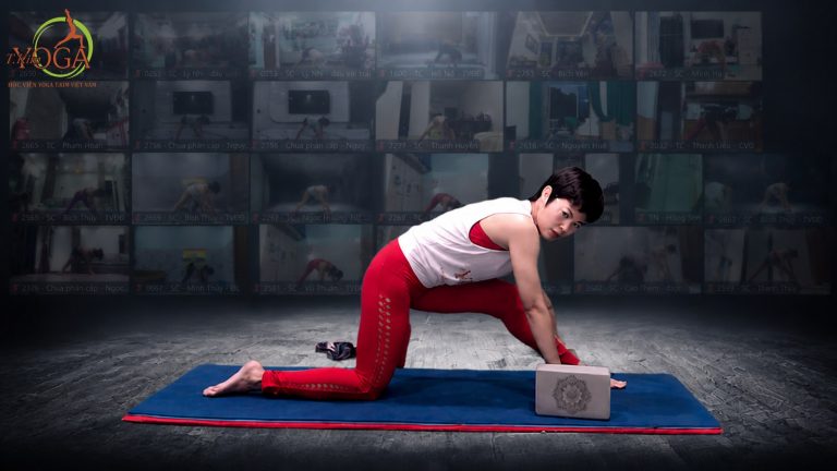 Học Yoga qua Zoom, huấn luyện viên có chỉnh được tư thế cho bạn không?