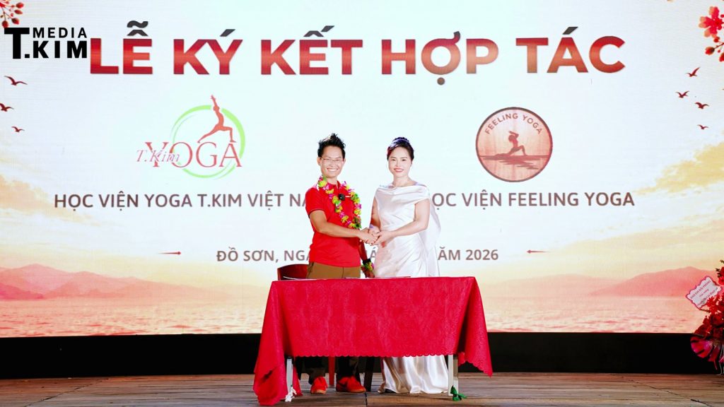 Lễ ký kết hợp tác giữa Học viện Yoga T.Kim Việt Nam và Học viện Feeling Yoga tại đại lễ 15 năm Đồ Sơn