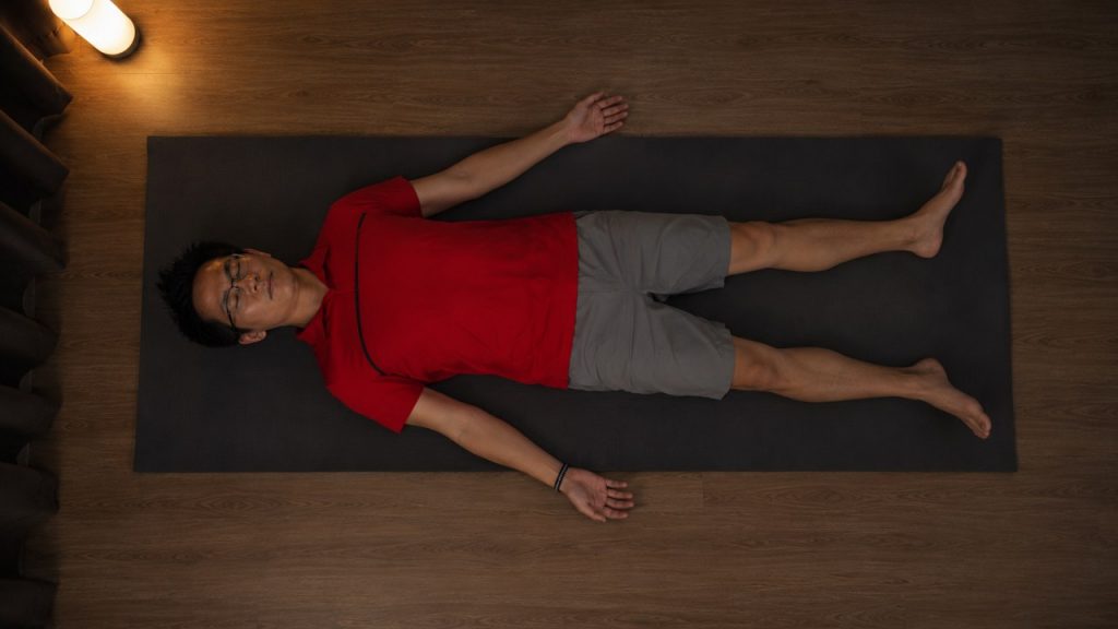 Lỗi thường gặp khi tập tư thế xác chết Savasana và cách khắc phục