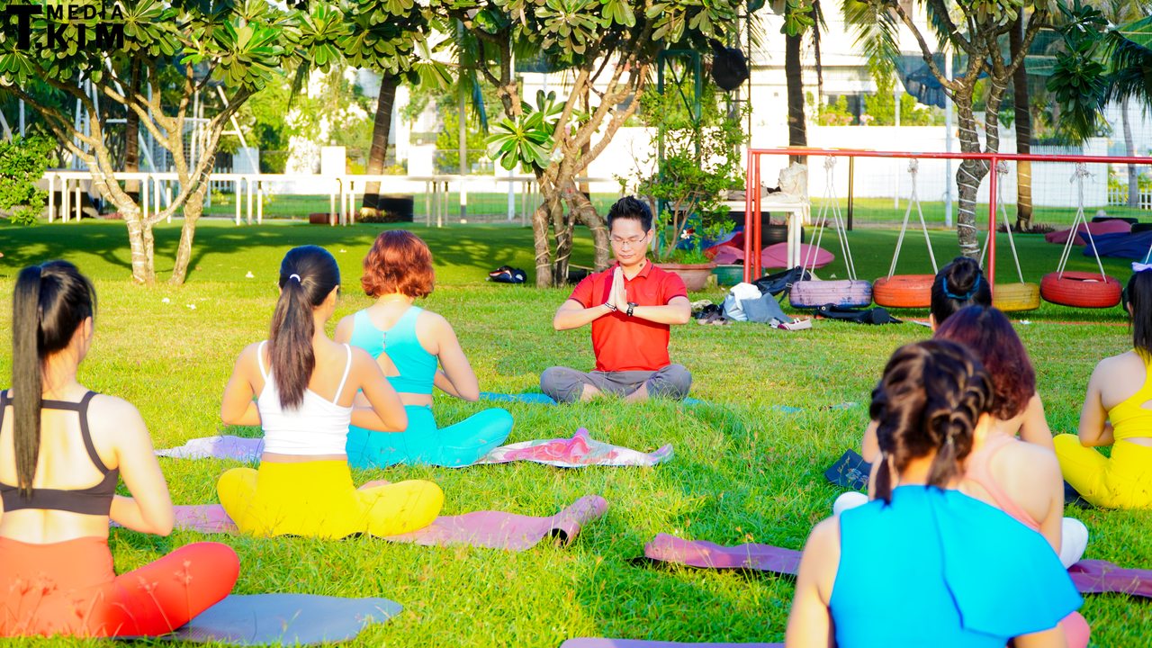 Cách Có Thêm Học Viên Yoga Dù Bạn Không Giỏi Marketing 9 Lớp Yoga ngồi vòng tròn gắn bó, chăm sóc và giữ chân học viên