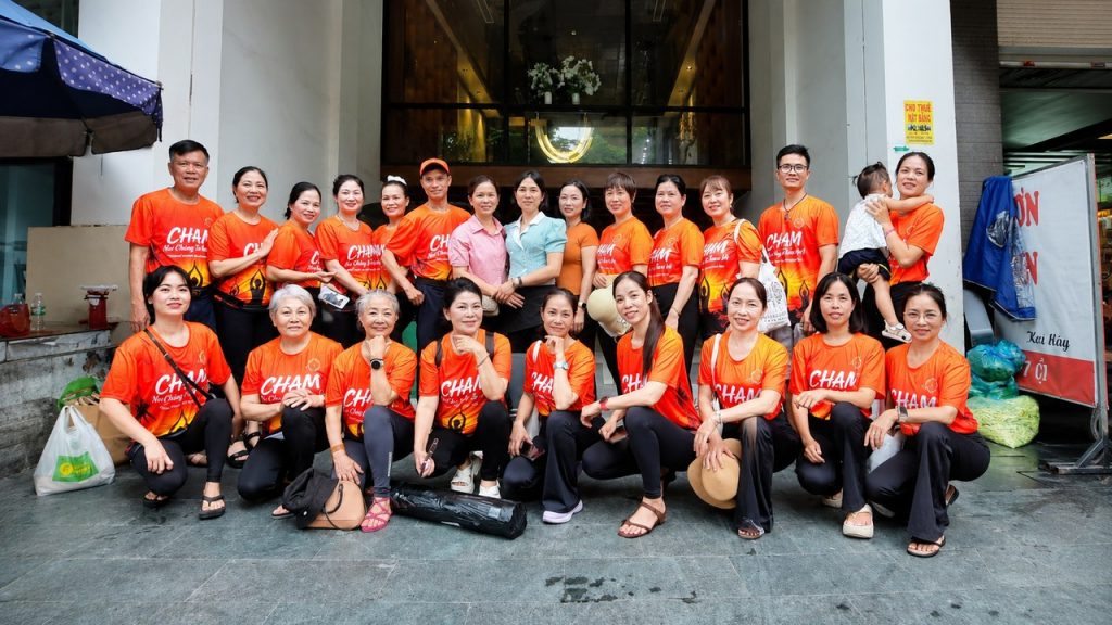 Cô Nguyễn Quế cùng các học viên tại nơi lưu trú do Học viện Yoga T.Kim sắp xếp