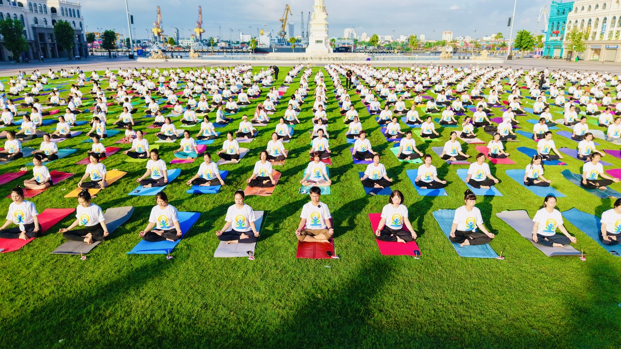 Hội Yoga Hải Phòng Gửi Lời Cảm Ơn Các Đơn Vị Đồng Hành — Ngày Quốc Tế Yoga 2026 9 Quảng trường Mặt Trời trên đảo Vũ Yên, nơi diễn ra Ngày Quốc tế Yoga Hải Phòng 2026