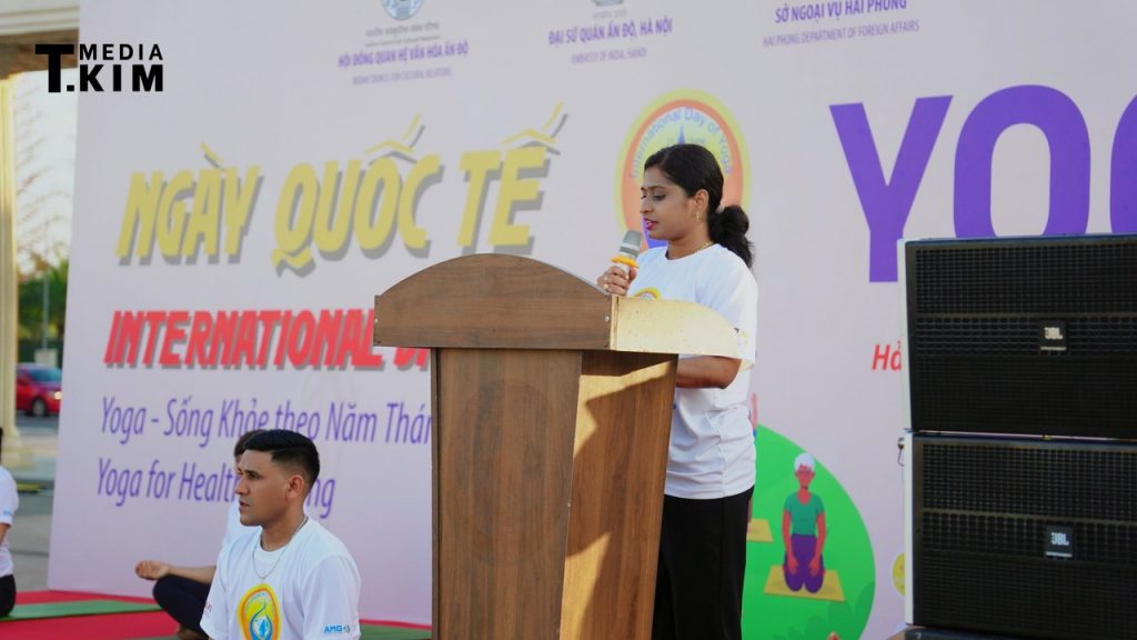 Đằng sau Quốc tế Yoga 2026 là những đêm chỉ ngủ 2 tiếng của Á hoàng Yoga Vũ Ngọc Anh 11 Tiến sĩ Tejaswi Mandala, chuyên gia Yoga Ấn Độ hướng dẫn bài giao thức tại Quốc tế Yoga 2026 Hải Phòng