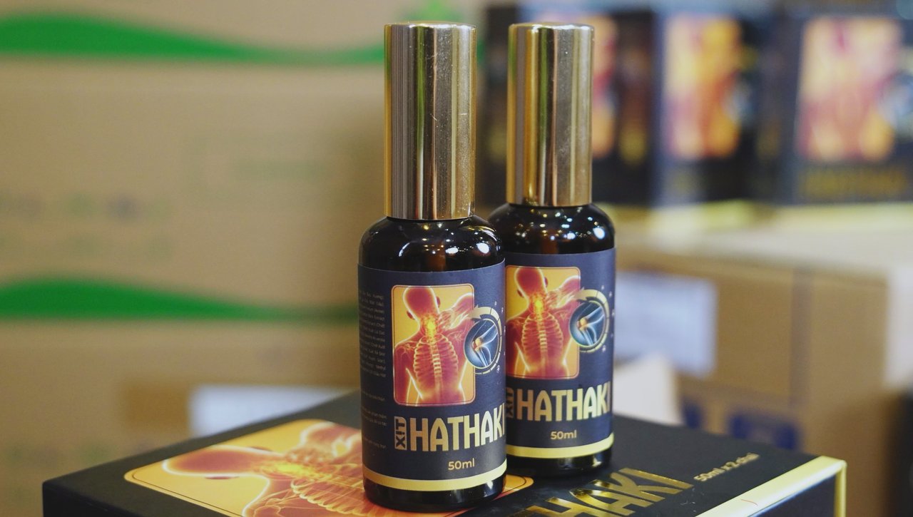 Hai chai Xịt Hathaki tinh dầu dưỡng khớp 50ml thực tế tại Học viện Yoga T.Kim