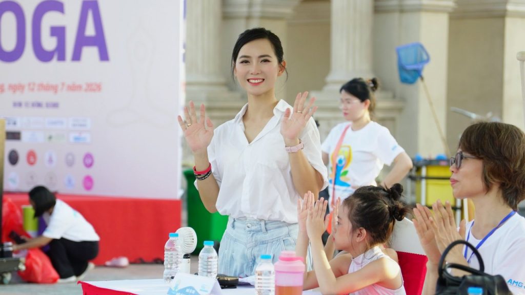 Đằng sau Quốc tế Yoga 2026 là những đêm chỉ ngủ 2 tiếng của Á hoàng Yoga Vũ Ngọc Anh 10 Á hoàng Vũ Ngọc Anh trong buổi sáng diễn ra sự kiện Quốc tế Yoga 2026 tại Vũ Yên