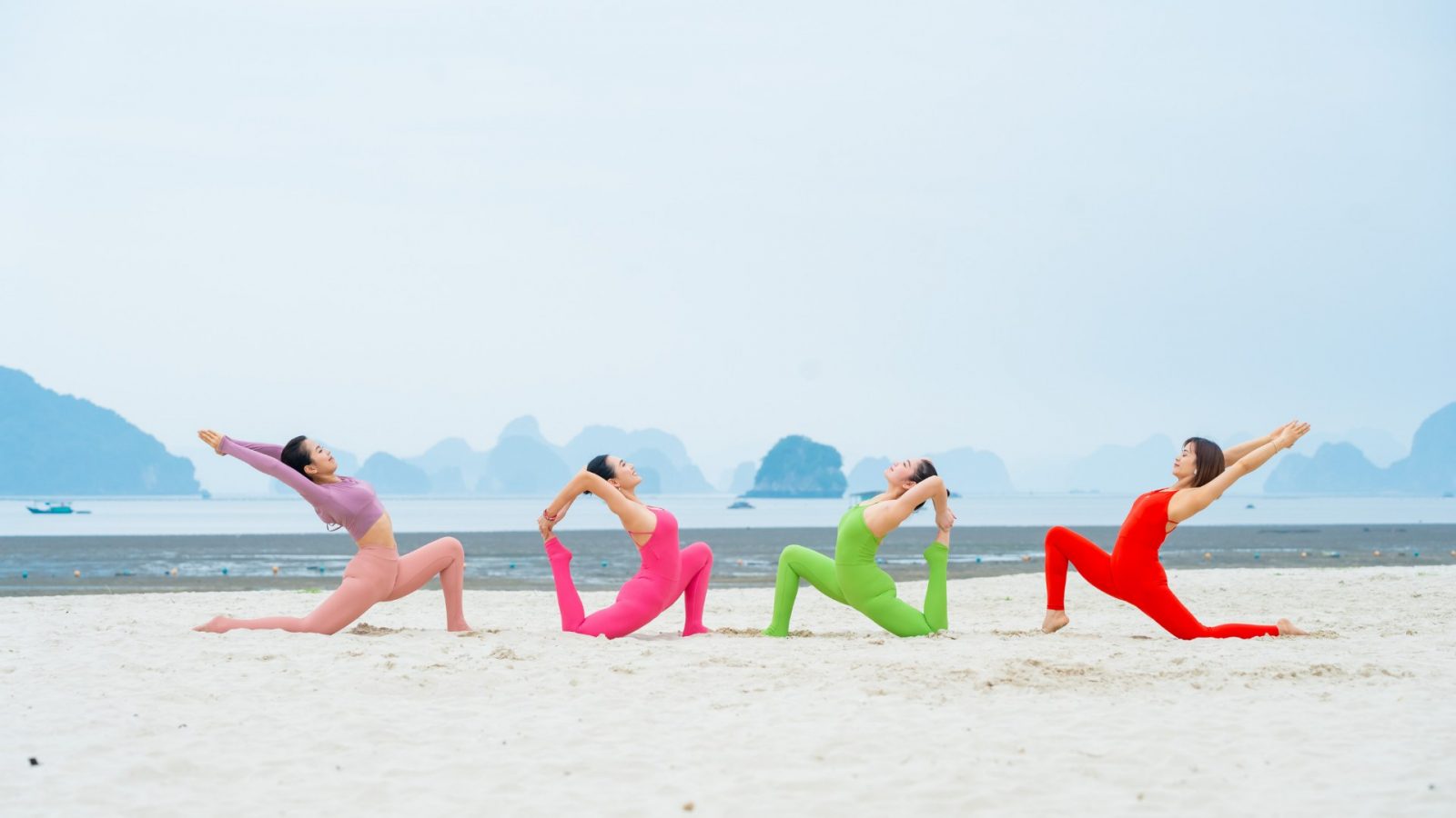 Yoga có lợi cho sức khỏe phụ nữ như thế nào? 7 Phụ nữ tập Yoga cùng nhau - nhiều lợi ích sức khỏe cho phái đẹp - Học viện Yoga T.Kim