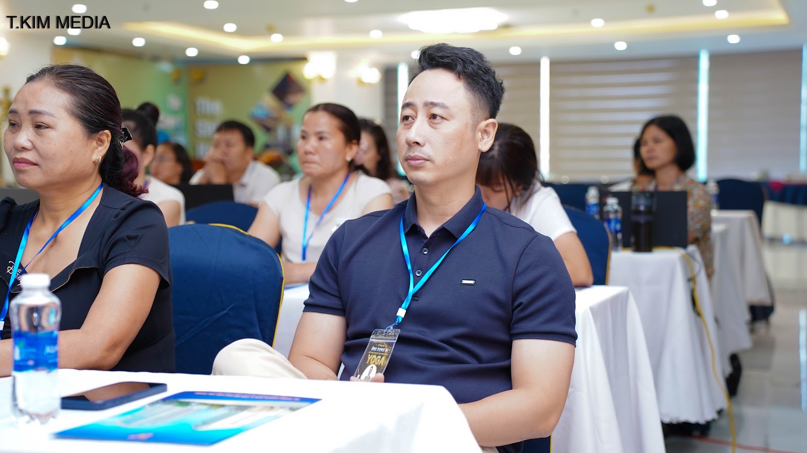 HLV Yoga theo dõi hướng dẫn ra lệnh cho AI trên thiết bị tại workshop ngày 26/07/2026 ở Hải Phòng