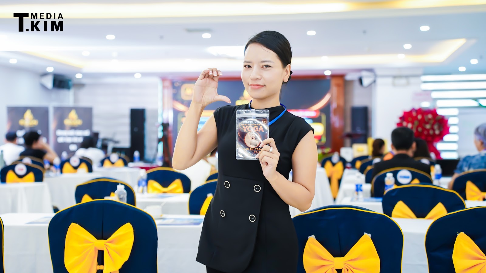 Màn hình demo cách ra lệnh cho AI trong buổi workshop prompt AI cho HLV Yoga tại Học viện Yoga T.Kim