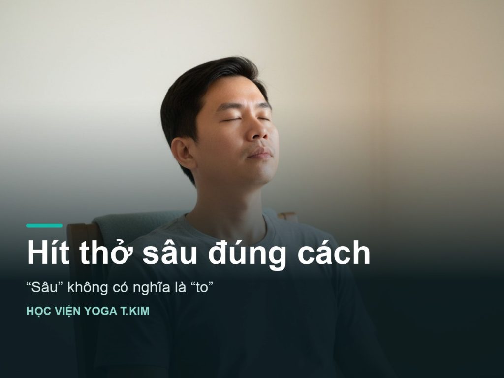Ảnh bìa bài Hít thở sâu đúng cách — người đàn ông ngồi thả lỏng vai, tiêu đề “sâu” không có nghĩa là “to”